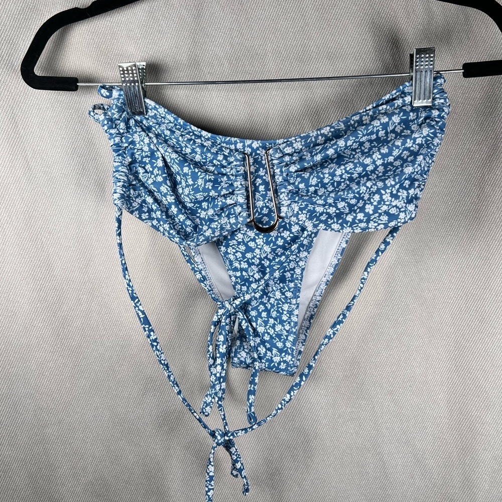 Two Piece Bandeau Style Floral Printed Bathing Suit -- Medium in Blue/White